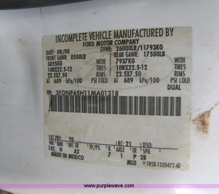 image for item 3135 2001 Ford F650 Super Duty 18' flatbed truck