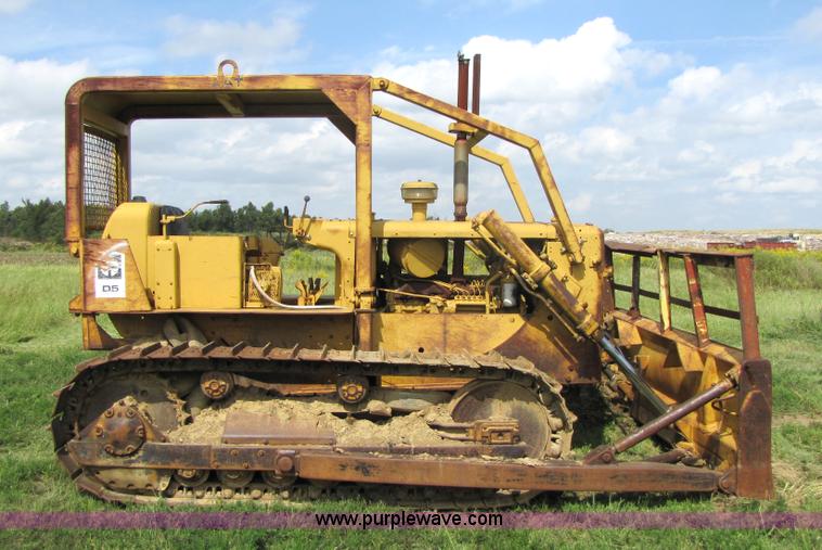 image for item 3443 1972 Caterpillar D5 dozer