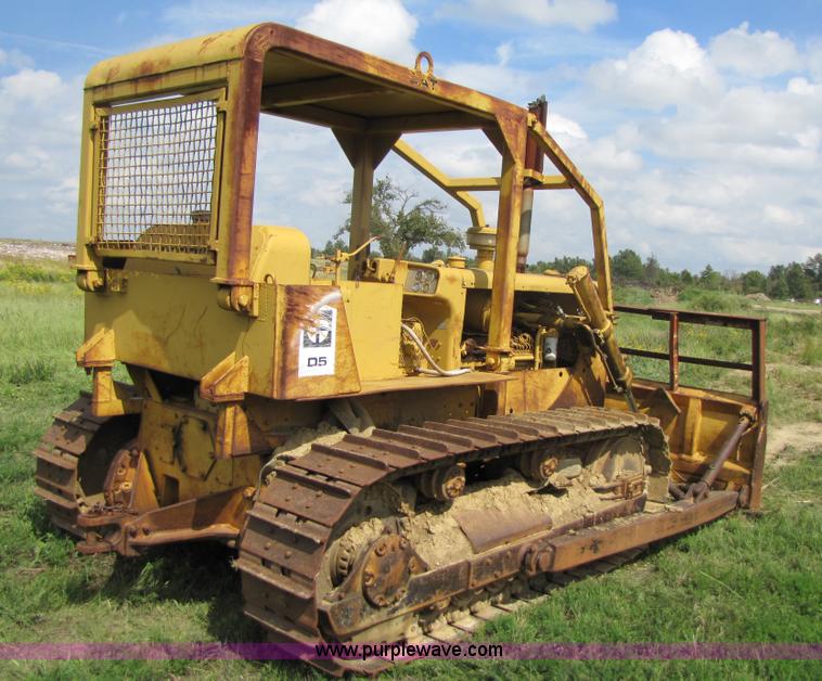 image for item 3443 1972 Caterpillar D5 dozer