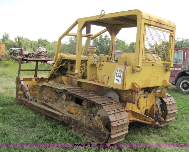 image for item 3443 1972 Caterpillar D5 dozer