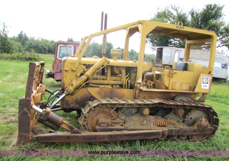 image for item 3443 1972 Caterpillar D5 dozer