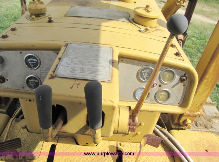 image for item 3443 1972 Caterpillar D5 dozer