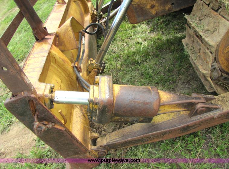 image for item 3443 1972 Caterpillar D5 dozer