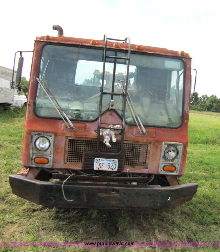 image for item 3444 1984 Mack MR685S rolloff truck