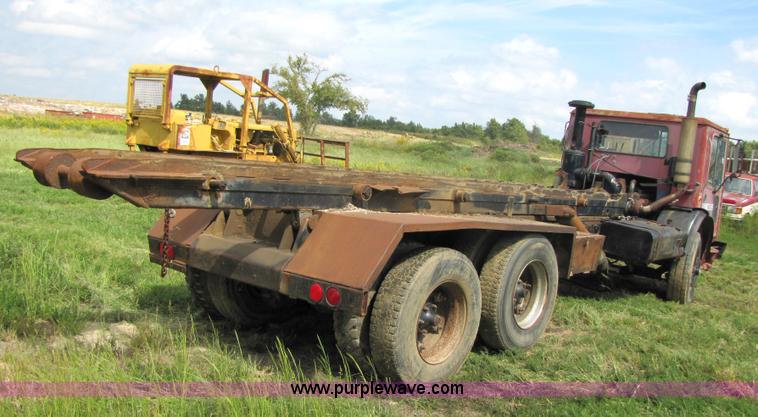image for item 3444 1984 Mack MR685S rolloff truck