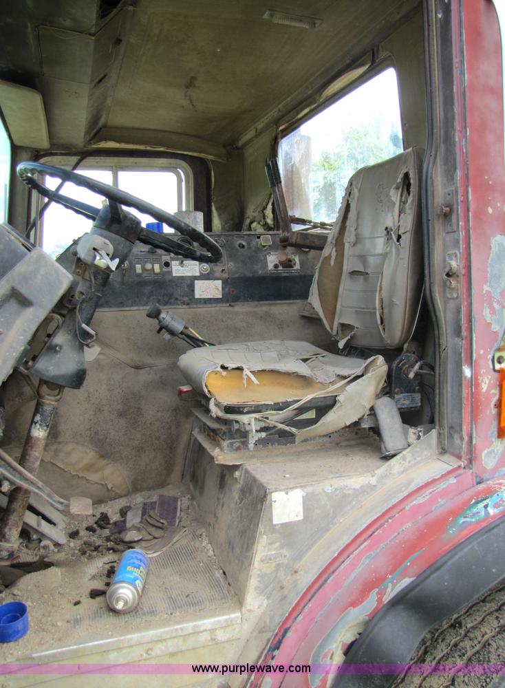 image for item 3444 1984 Mack MR685S rolloff truck