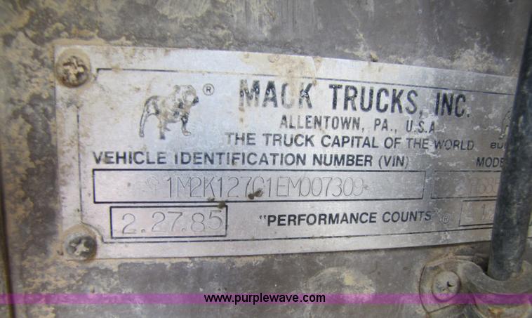 image for item 3444 1984 Mack MR685S rolloff truck