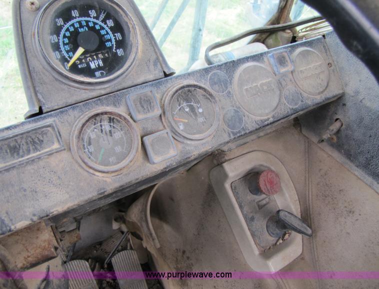 image for item 3444 1984 Mack MR685S rolloff truck