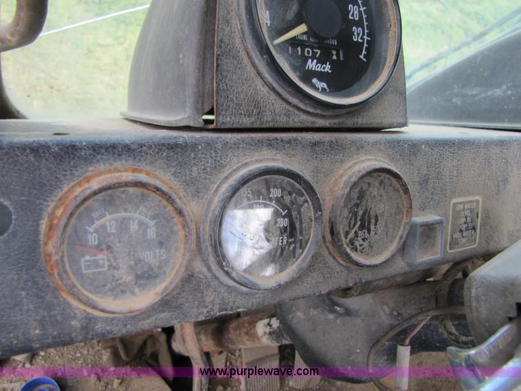 image for item 3444 1984 Mack MR685S rolloff truck