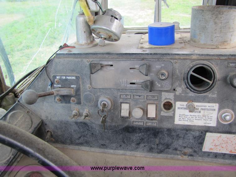 image for item 3444 1984 Mack MR685S rolloff truck