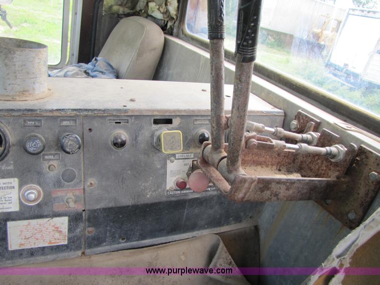 image for item 3444 1984 Mack MR685S rolloff truck