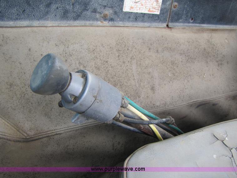 image for item 3444 1984 Mack MR685S rolloff truck