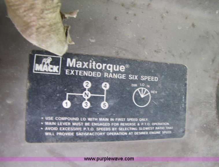 image for item 3444 1984 Mack MR685S rolloff truck