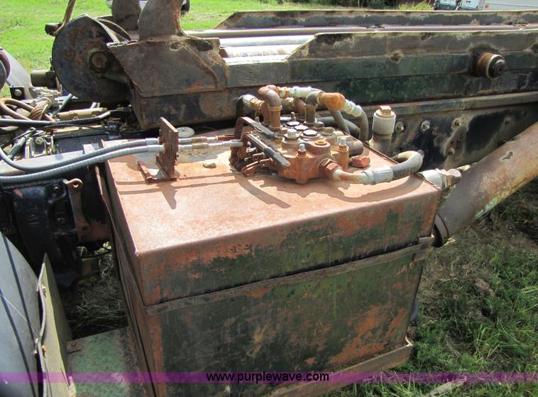 image for item 3444 1984 Mack MR685S rolloff truck