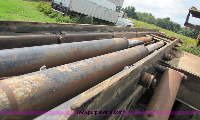 image for item 3444 1984 Mack MR685S rolloff truck