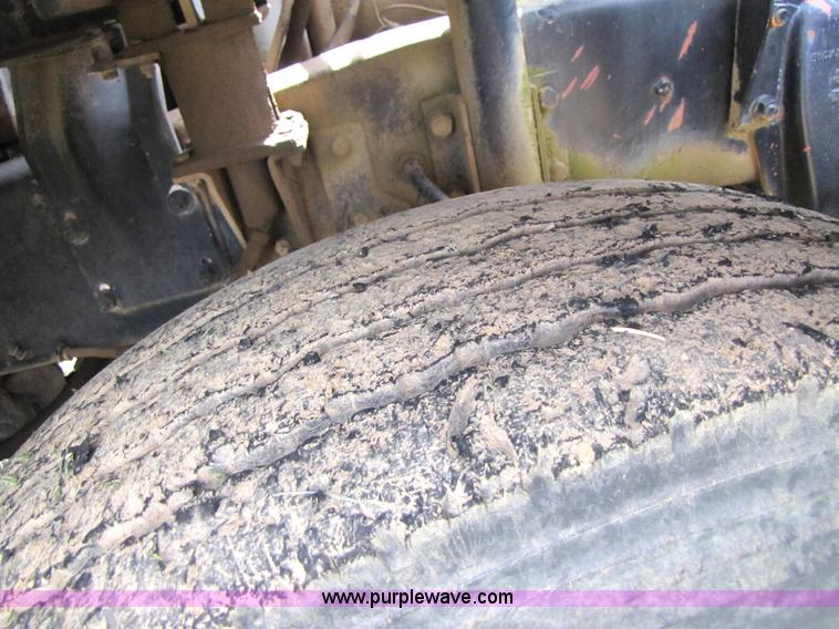 image for item 3444 1984 Mack MR685S rolloff truck