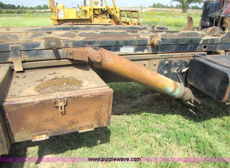 image for item 3444 1984 Mack MR685S rolloff truck