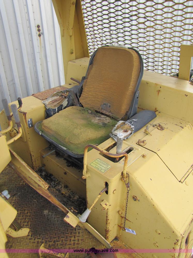 image for item 3445 1984 Caterpillar D6D dozer