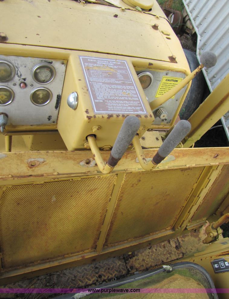 image for item 3445 1984 Caterpillar D6D dozer