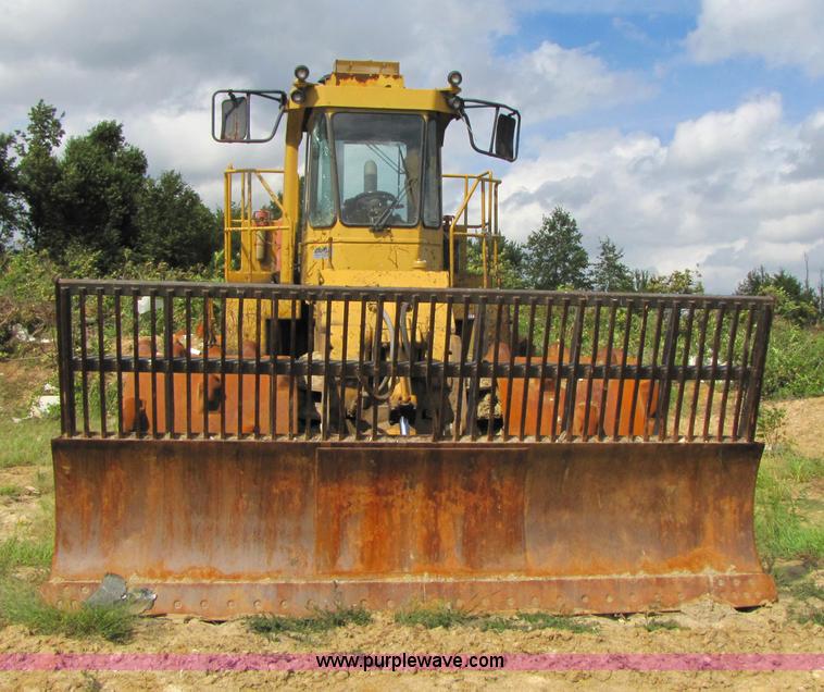 image for item 3446 Caterpillar 826C compactor