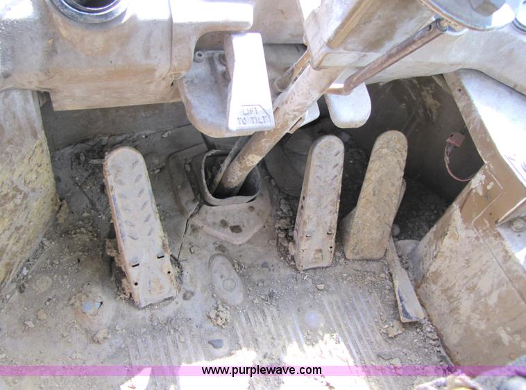 image for item 3446 Caterpillar 826C compactor