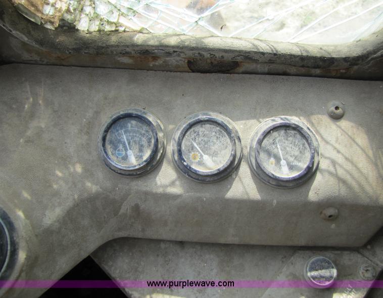 image for item 3446 Caterpillar 826C compactor