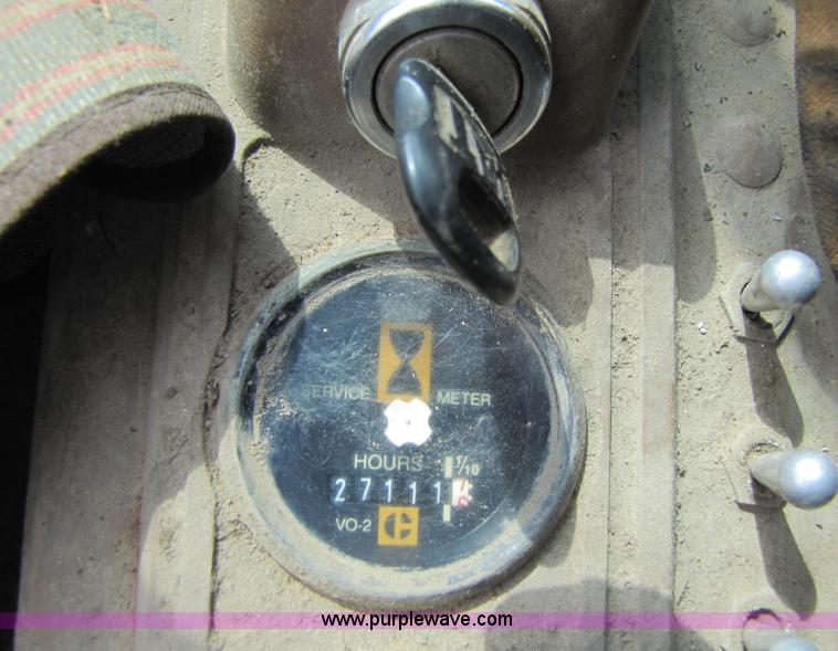 image for item 3446 Caterpillar 826C compactor