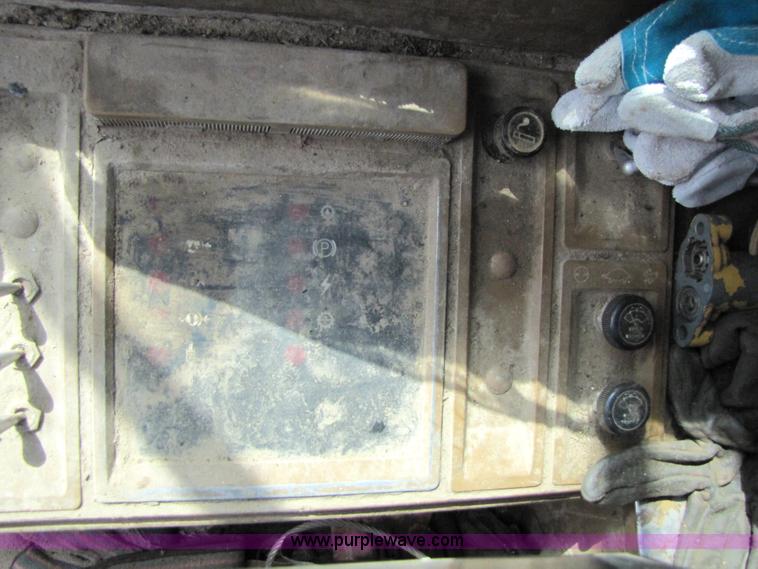 image for item 3446 Caterpillar 826C compactor