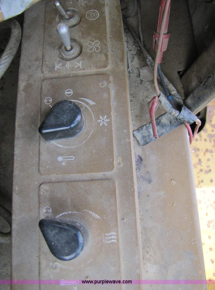 image for item 3446 Caterpillar 826C compactor