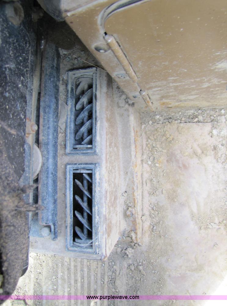 image for item 3446 Caterpillar 826C compactor