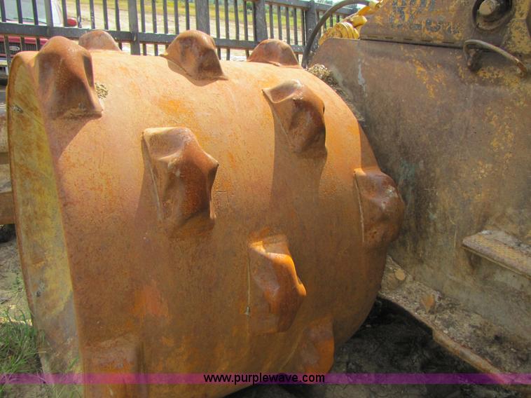 image for item 3446 Caterpillar 826C compactor