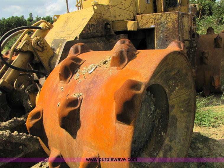 image for item 3446 Caterpillar 826C compactor