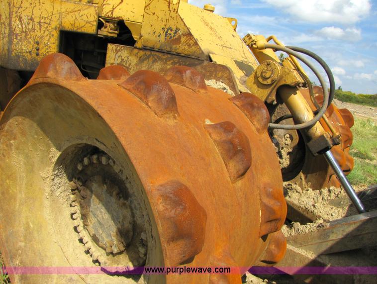 image for item 3446 Caterpillar 826C compactor
