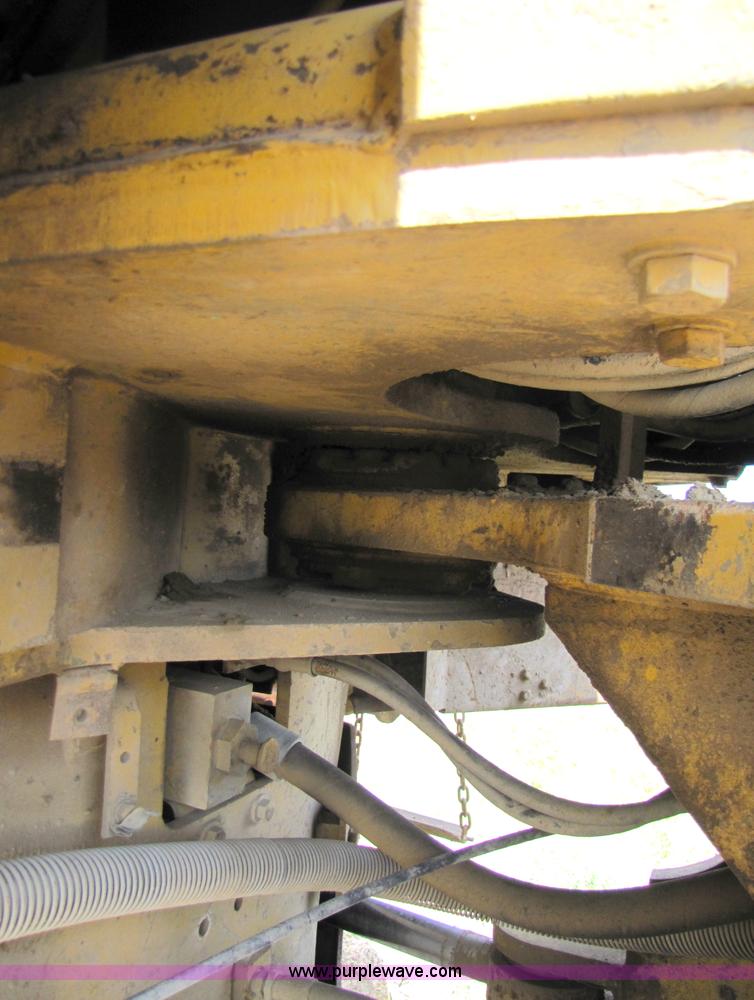image for item 3446 Caterpillar 826C compactor