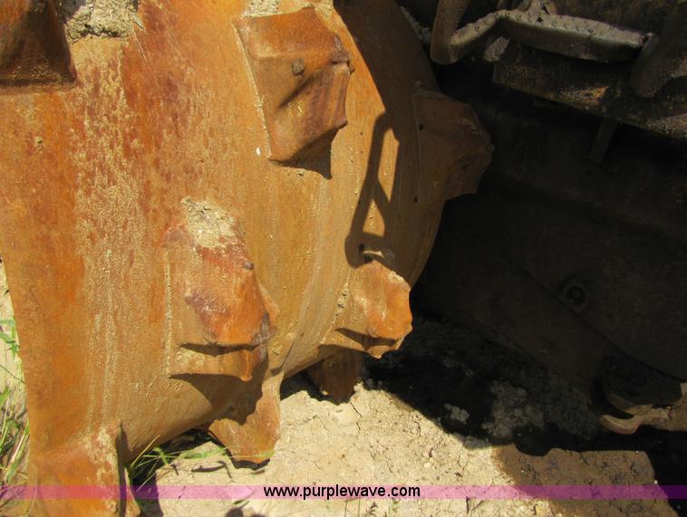 image for item 3446 Caterpillar 826C compactor