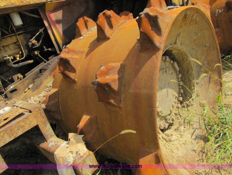 image for item 3446 Caterpillar 826C compactor