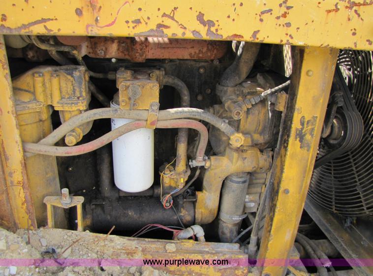 image for item 3446 Caterpillar 826C compactor