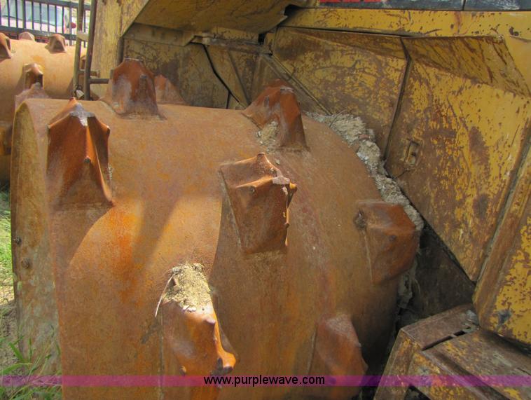 image for item 3446 Caterpillar 826C compactor