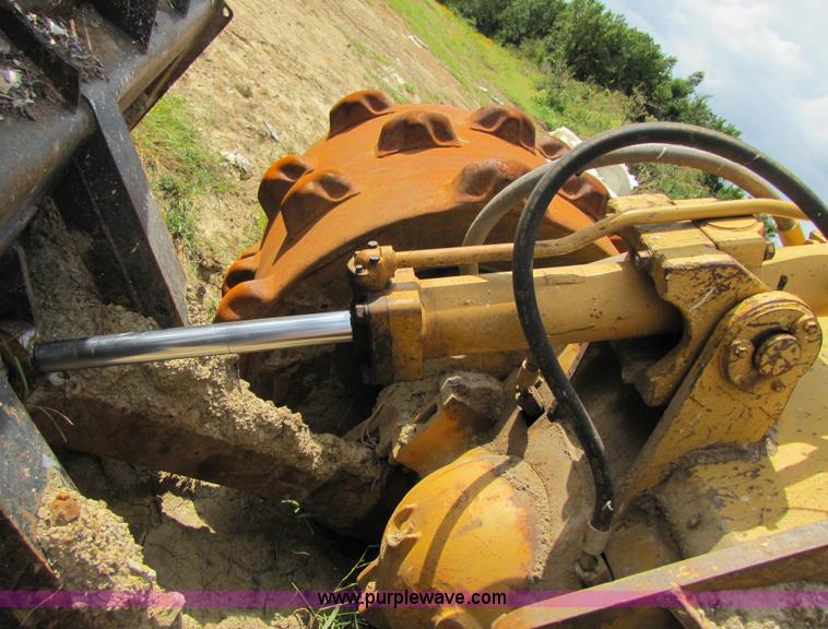 image for item 3446 Caterpillar 826C compactor