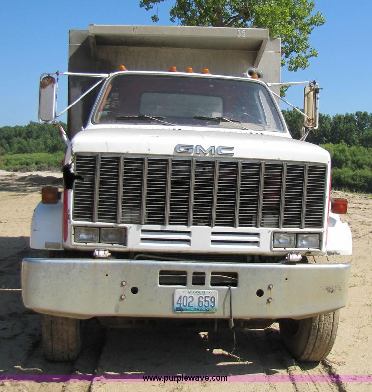 image for item 3576 1981 GMC Topkick C7D064 dump truck