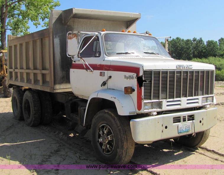 image for item 3576 1981 GMC Topkick C7D064 dump truck