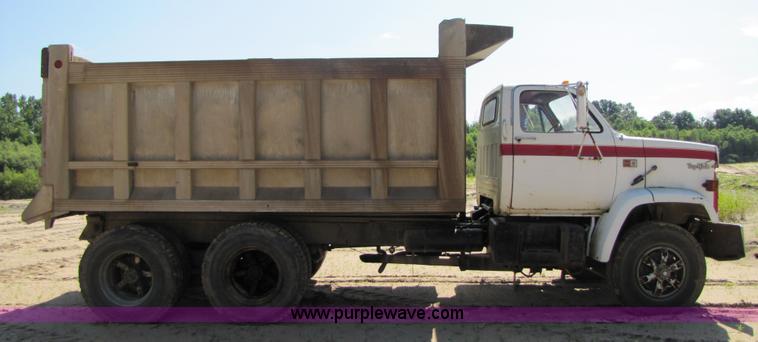 image for item 3576 1981 GMC Topkick C7D064 dump truck
