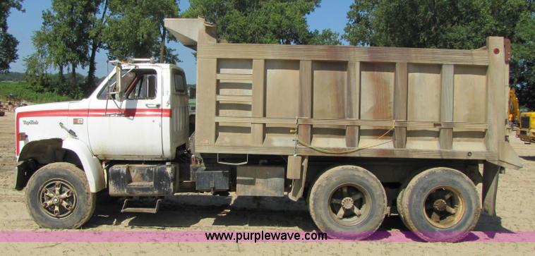 image for item 3576 1981 GMC Topkick C7D064 dump truck