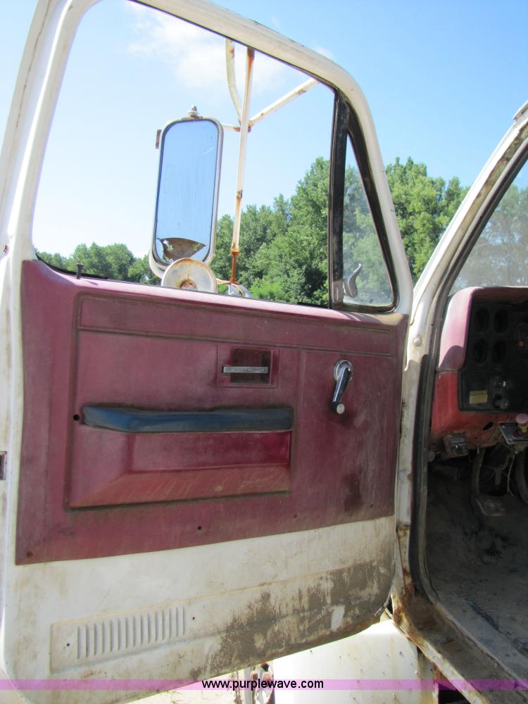 image for item 3576 1981 GMC Topkick C7D064 dump truck