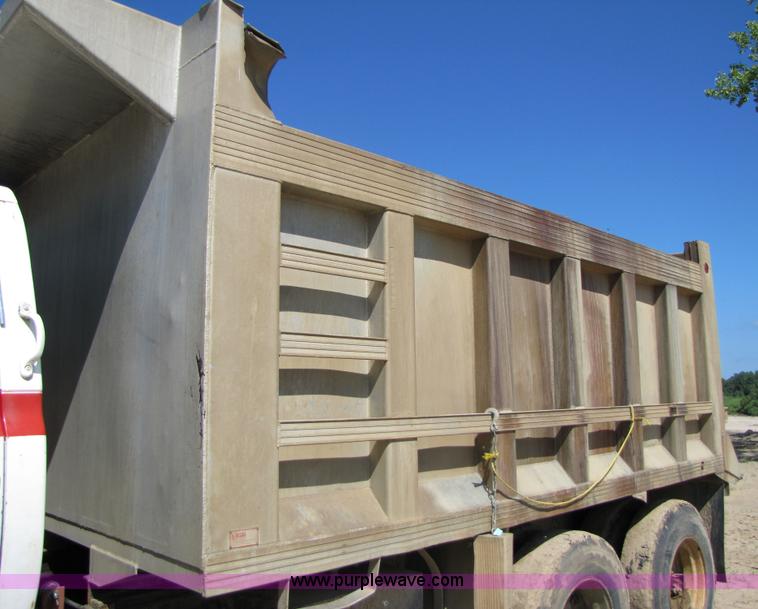 image for item 3576 1981 GMC Topkick C7D064 dump truck