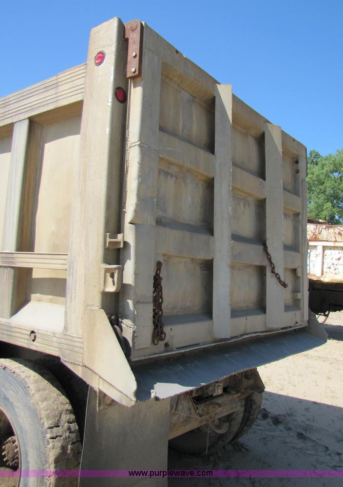 image for item 3576 1981 GMC Topkick C7D064 dump truck