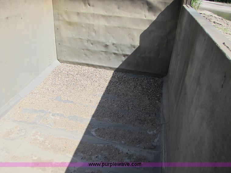 image for item 3576 1981 GMC Topkick C7D064 dump truck