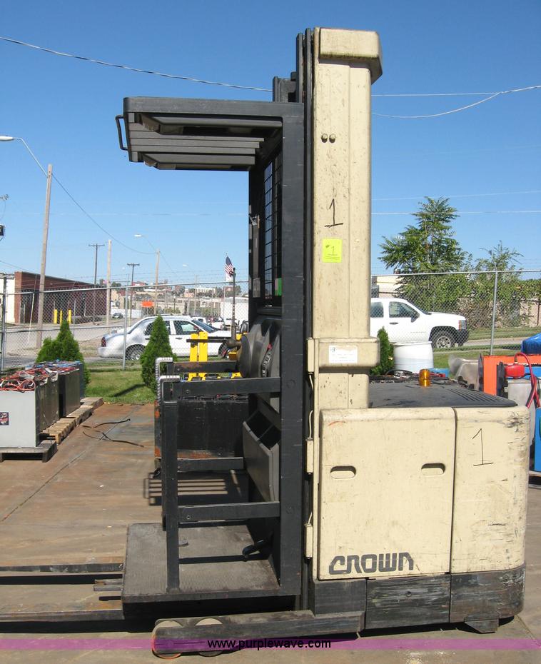 image for item 3757 Crown SP3020-30 upright forklift/stock picker