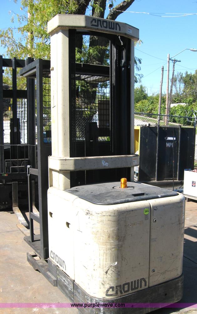 image for item 3757 Crown SP3020-30 upright forklift/stock picker