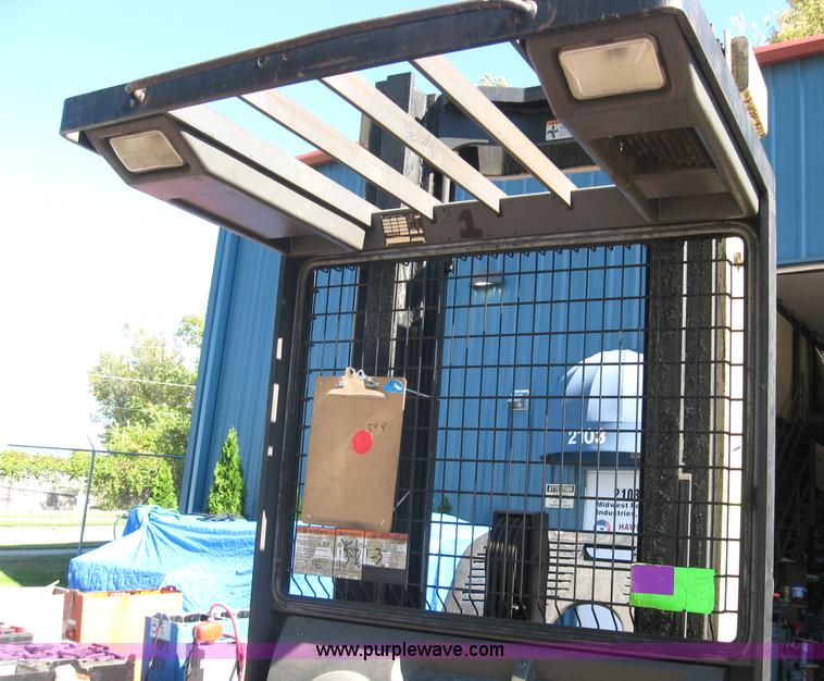 image for item 3757 Crown SP3020-30 upright forklift/stock picker